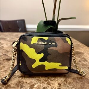 MICHAEL KORS Yellow & Brown Camo Messenger Crossbody